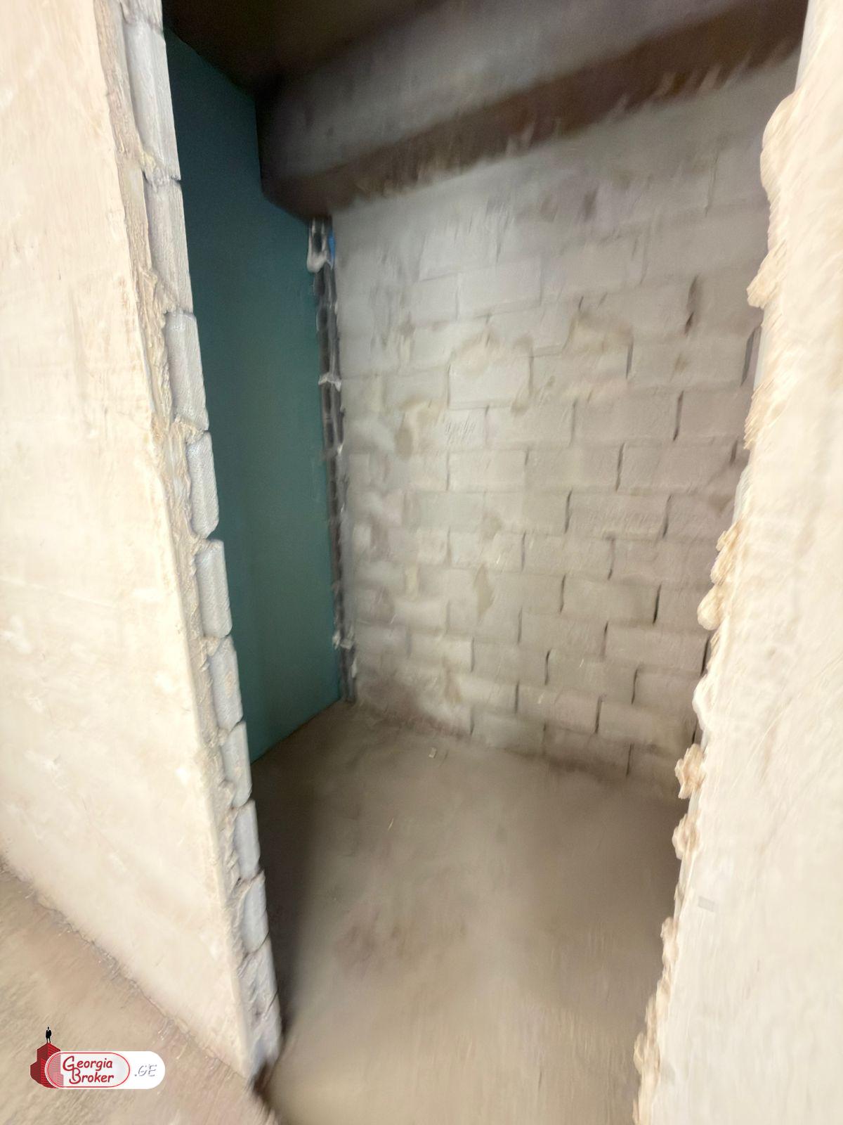 იყიდება ახალი აშენებული 4 ოთახიანი ბინა